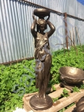 Скульптура бетонная "Девушка подиум" Бронза