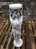 Скульптура бетонная "Девушка подиум"